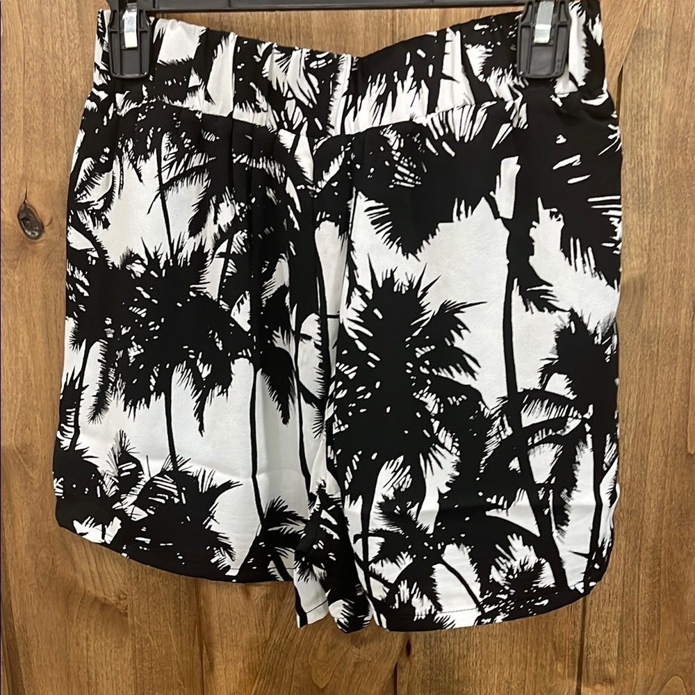 Black and White Palm Print Women's Shorts - Picture 4 of 7